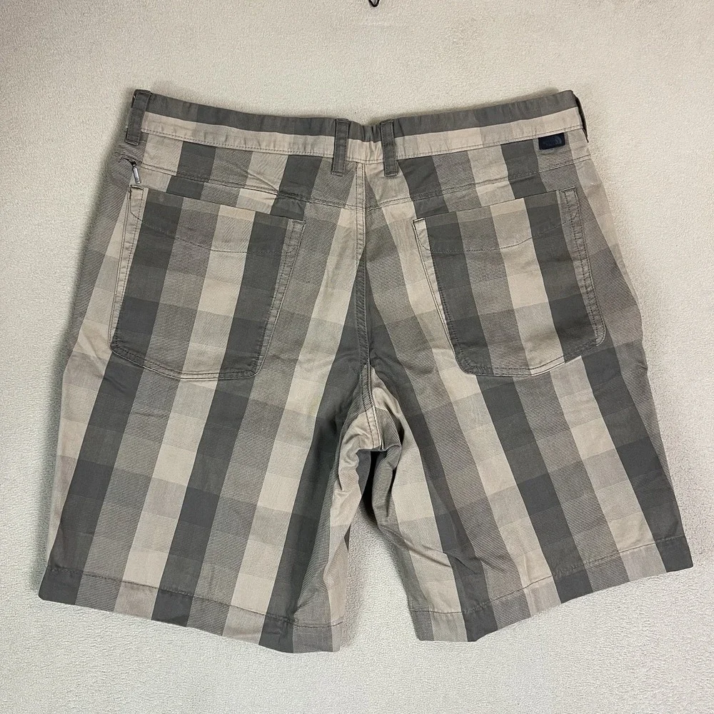 The North Face Shorts Mens 38 Plaid Grey Tan Regular EUC